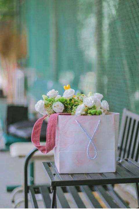 Stage presentation posy